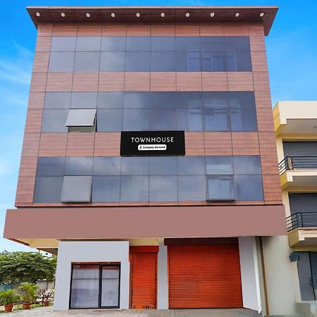 Townhouse Bidadi Formerly Royal Garuda المظهر الخارجي الصورة